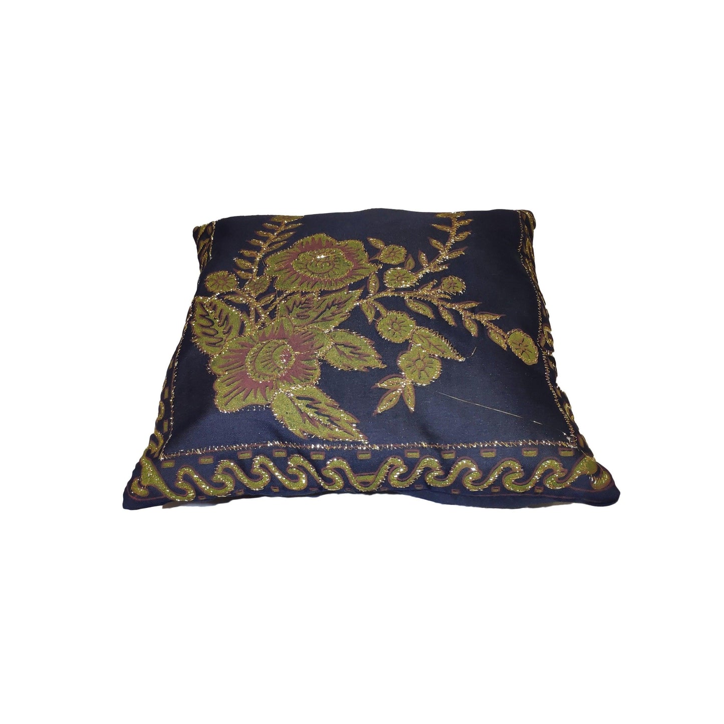 Cojín 30 x 30 cm con relleno estilo marroquí con acabados en color oro negro - Welderfire