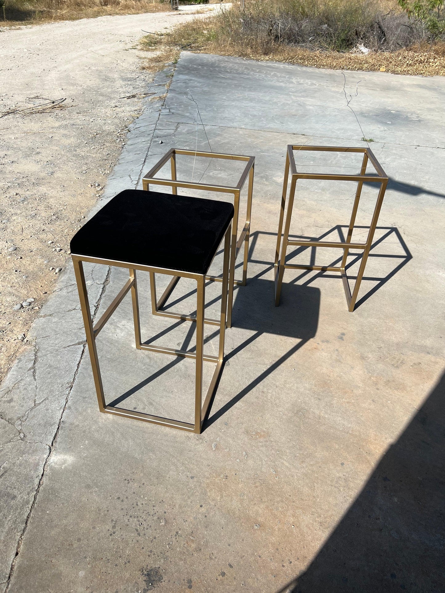 TABURETE ORO CROMO ALTO EN TERCIOPELO NEGRO - Welderfire